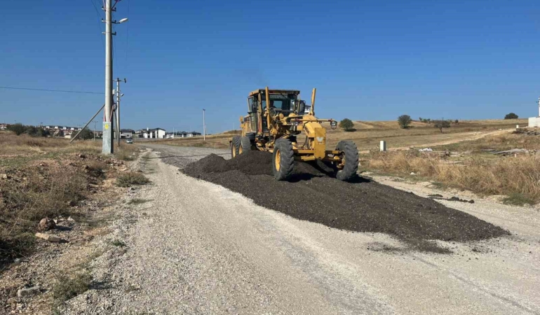 Asfaltlama ve yol bakım çalışmaları devam ediyor