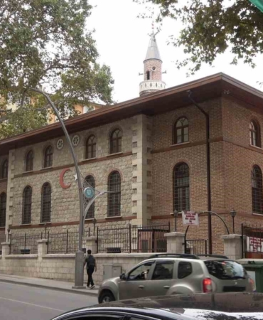 Asırlık çınarların gölgesinde bir miras