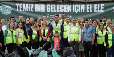 Ataşehir’de çevreci hareket: Başkan Adıgüzel ve çevreciler parkta buluşup çöpleri topladı