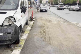Ataşehir’de devrilen kamyon 3 araca zarar verdi
