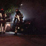 Ataşehir’de park halindeki otomobil alev alev yandı