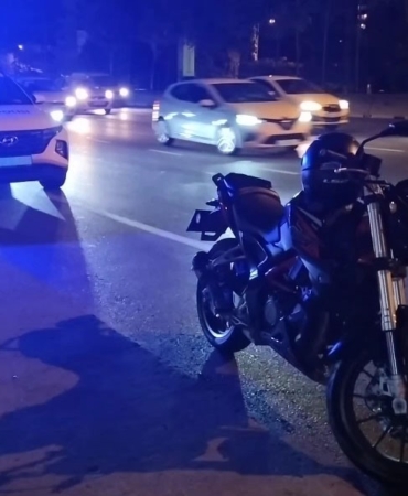 Ataşehir’de yolun karşısına geçmeye çalışan yayaya motosiklet çarptı