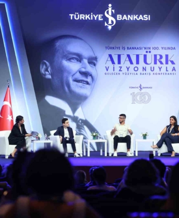 ’Atatürk Vizyonuyla Gelecek Yüzyıla Bakış’ konferansında bilim, spor ve sanat konuşuldu
