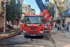 Avcılar’da metruk binadan alevler yükseldi