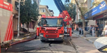 Avcılar’da metruk binadan alevler yükseldi