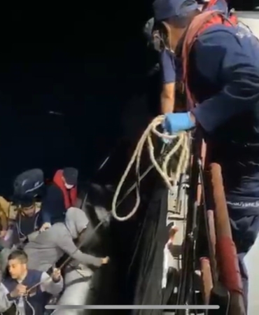 Ayvacık açıklarında 19 kaçak göçmen yakalandı