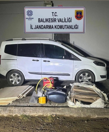 Ayvalık’ta 33 göçmen ve 1 organizatör jandarmadan kaçamadı