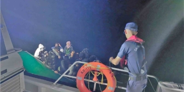 Ayvalık’ta 33’ü çocuk 44 göçmen Sahil Güvenlik’ten kaçamadı