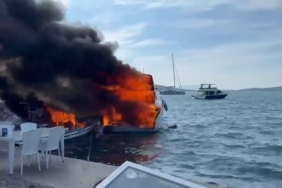 Ayvalık’ta yat alevlere teslim oldu