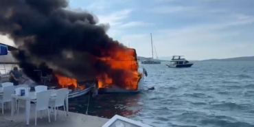 Ayvalık’ta yat alevlere teslim oldu