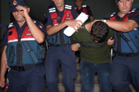 Babasını baltayla parçalara bölüp ormanda yaktıktan sonra dereye atan şahıs tutuklandı
