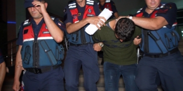 Babasını baltayla parçalara bölüp ormanda yaktıktan sonra dereye atan şahıs tutuklandı