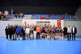 Bahçelievler’de Cumhuriyet Kupası Kadınlar Voleybol Turnuvası başladı