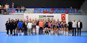 Bahçelievler’de Cumhuriyet Kupası Kadınlar Voleybol Turnuvası başladı