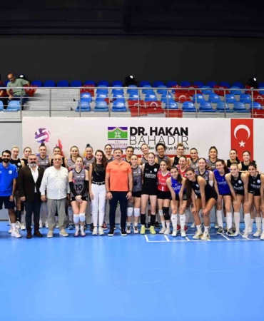 Bahçelievler’de Cumhuriyet Kupası Kadınlar Voleybol Turnuvası başladı