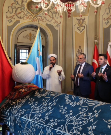 Bakan Işıkhan, Ertuğrul Gazi Türbesi’nde dua etti