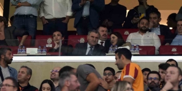 Bakan Osman Aşkın Bak, Galatasaray - PAOK maçını takip etti