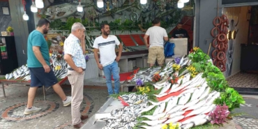 Balık sezonu açıldı, balıklar tezgahlardaki yerini aldı
