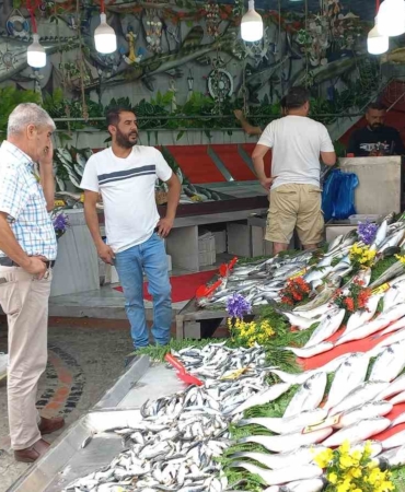 Balık sezonu açıldı, balıklar tezgahlardaki yerini aldı