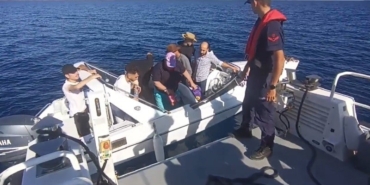 Balıkesir açıklarında Yunanistan unsurları tarafından geri itilen 20 düzensiz göçmen kurtarıldı