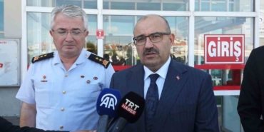 Balıkesir Valisi, şehidin yeni doğum yapan eşini ziyaret etti