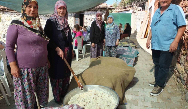 Balıkesir’de çifti hayrı yüzlerce vatandaşı buluşturdu
