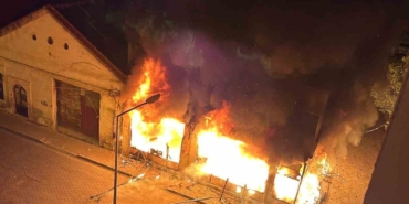 Balıkesir’de mobilya imalathanesi yangını korkuttu