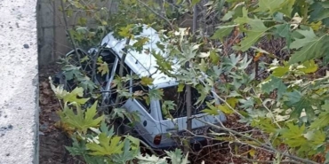 Balıkesir’de otomobil dereye uçtu: 1 yaralı