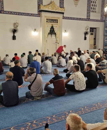 Bandırma’da Mevlid Kandili’nde camiler doldu taştı
