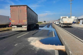 Bandırma’da tır kazası sonrası yola mazot döküldü