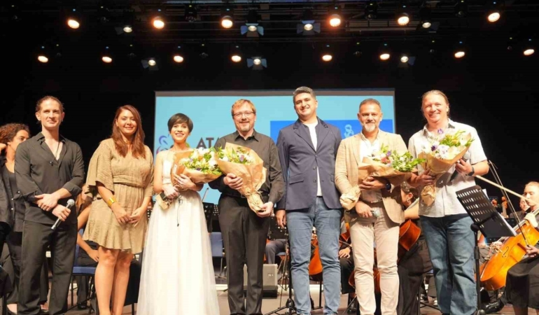 Barış için 2 ülkeden Ataşehir’de ortak konser: Dünyada ilk kez sahnelendi