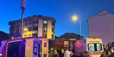 Başakşehir’de demir yüklü kamyonet devrildi, 3 çocuk demirlerin altında kaldı