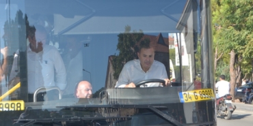 Başkan Akın, elektrikli otobüs ile Ayvalık’ta test sürüşü yaptı