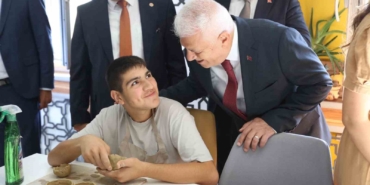 Başkan Bozbey, çocukların ilk ders zili heyecanına ortak oldu