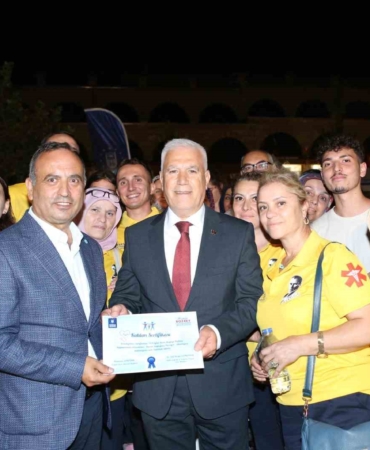 Başkan Bozbey: “Günde 45 bin öğrenciye süt dağıtacağız”