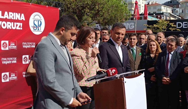 Başkan Esin Köymen, Süreyya Paşa Vakfı’na ait olan alışveriş alanıyla ilgili basına açıklamada bulundu