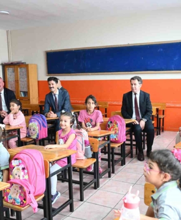 Başkan Karabatı öğrencilerin okul heyecanına ortak oldu