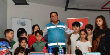 Başkan Özer’den eğitime katkı: 25 bin 600 çocuğa kırtasiye desteği