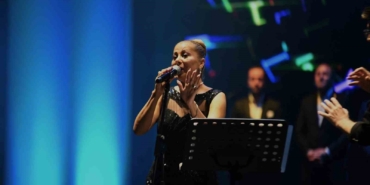 Başkanlar, Zeki Müren şarkıları söyledi