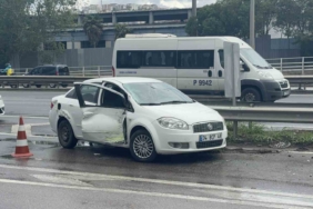 Belediye otobüsü ile otomobil çarpıştı: 2 yaralı