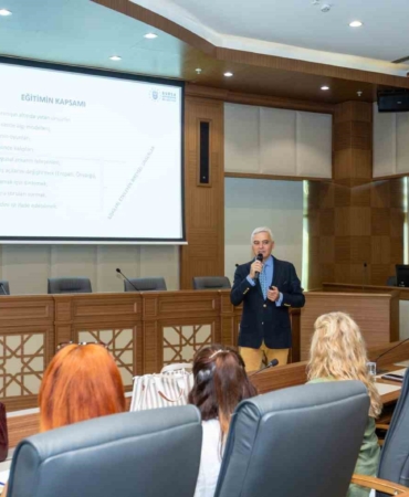 Belediye personeline ‘Etkili iletişim, problem çözme ve liderlik eğitimi’