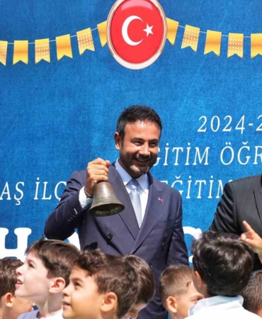Beşiktaş’ta yeni eğitim öğretim yılı 100. Yıl Mustafa Kemal İlkokulu’nda düzenlenen törenle başladı