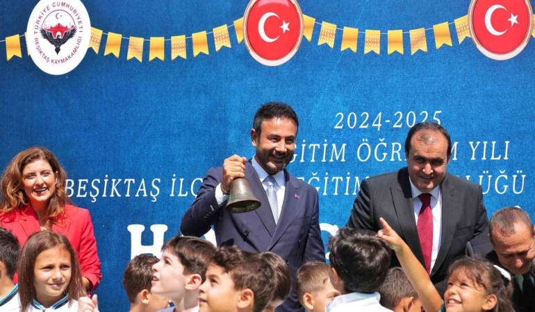 Beşiktaş’ta yeni eğitim öğretim yılı 100. Yıl Mustafa Kemal İlkokulu’nda düzenlenen törenle başladı