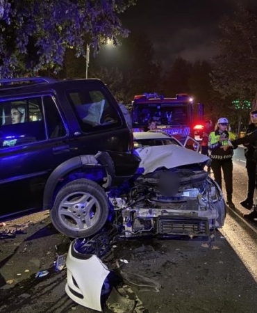 Beşiktaş’ta zincirleme trafik kazası: Kaza sonrası sürücüler arasında kavga çıktı