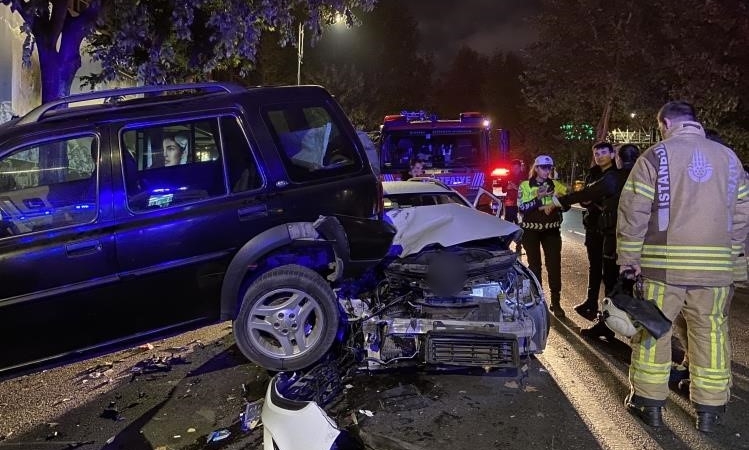 Beşiktaş’ta zincirleme trafik kazası: Kaza sonrası sürücüler arasında kavga çıktı