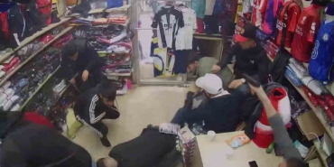 Beyazıt’ta iki yıl önce yaşanan çatışmanın mağaza içinden yeni görüntüleri ortaya çıktı
