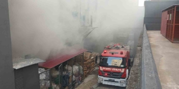 Beylikdüzü’nde kimya fabrikasında korkutan yangın
