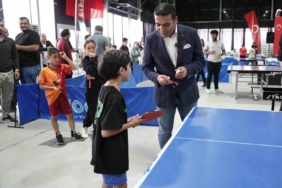 Beyoğlu’nda düzenlenen Masa Tenisi Turnuvası’nda 170 genç sporcu yarıştı