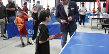 Beyoğlu’nda düzenlenen Masa Tenisi Turnuvası’nda 170 genç sporcu yarıştı