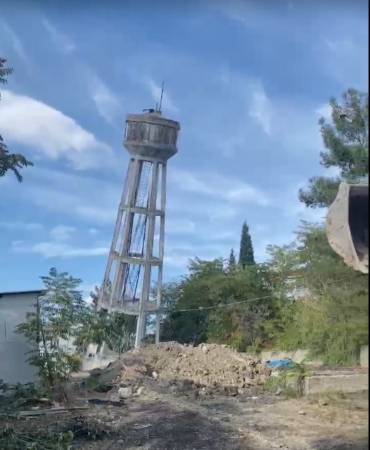 Bilecik’te 40 yıllık su deposu kulesi yıkıldı